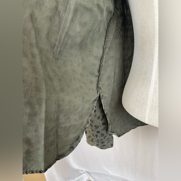 Bella dahl olive green leopard print long sleeve button down blouse Size S - Picture 6 of 6